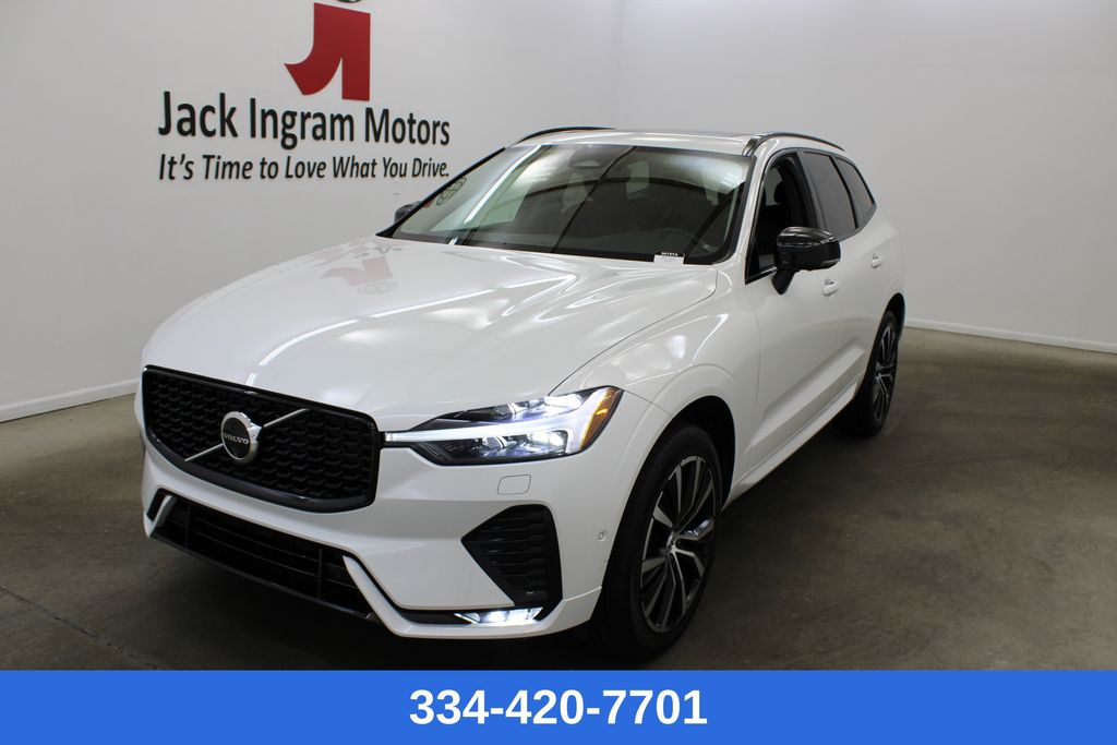 2024 Volvo XC60 B5 Plus Dark Theme AWD's photo