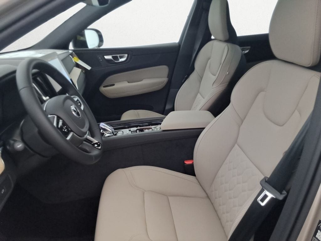 2026 Volvo XC60 Plus - Photo 12