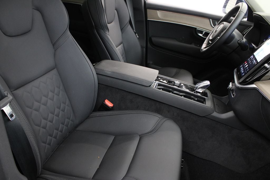 2025 Volvo XC90 Plus - Photo 25