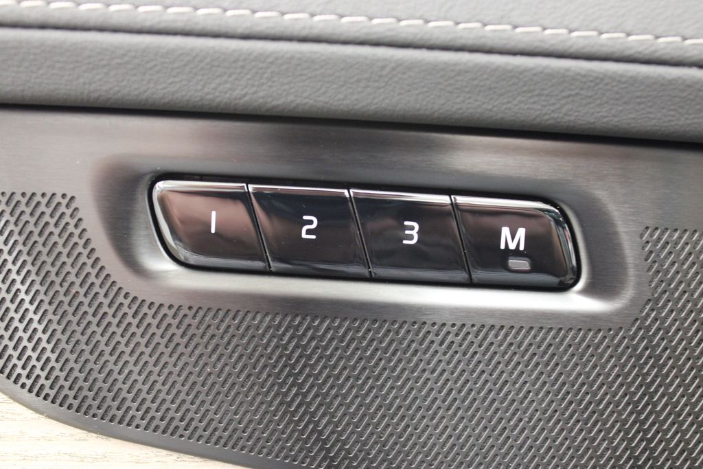 2026 Volvo XC90 Plus - Photo 19
