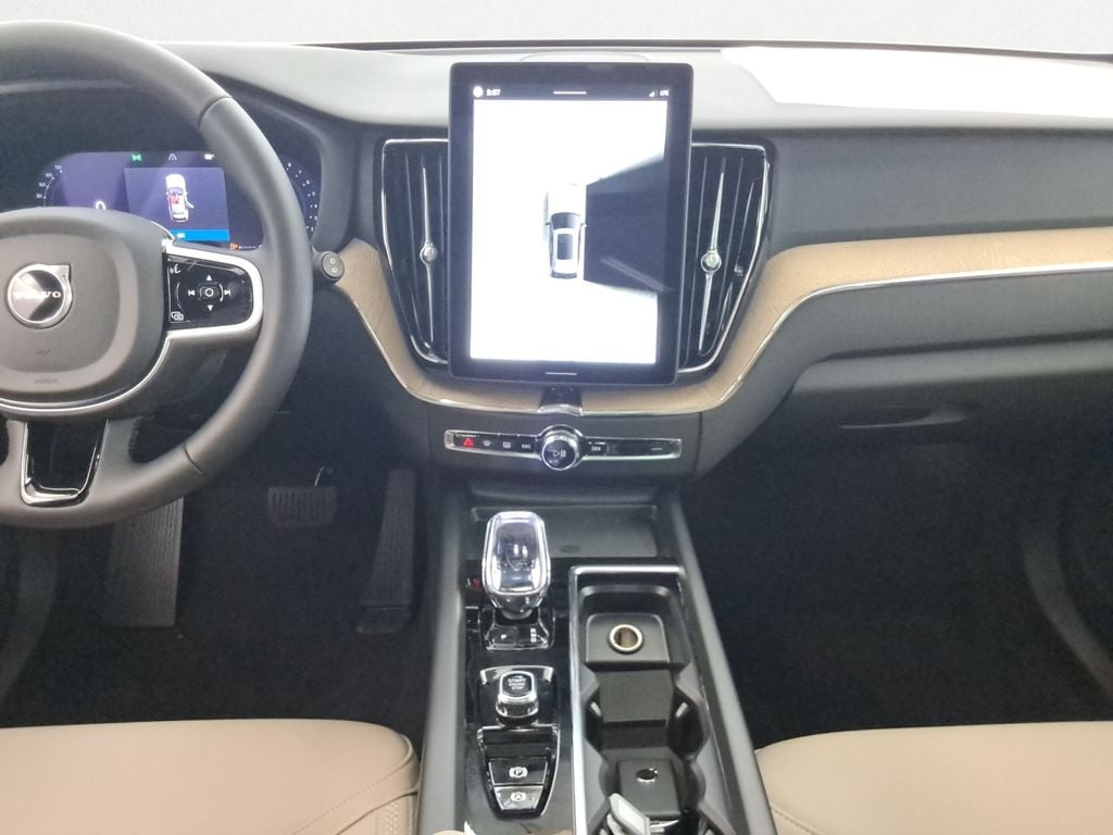 2026 Volvo XC60 Plus - Photo 13