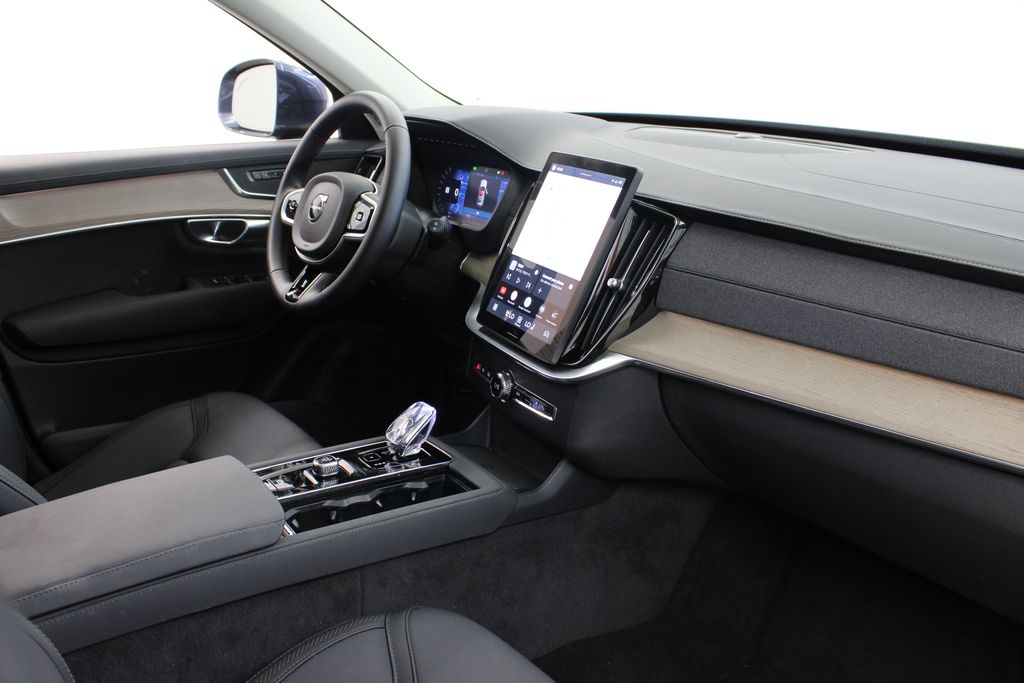 2025 Volvo XC90 Plus - Photo 26