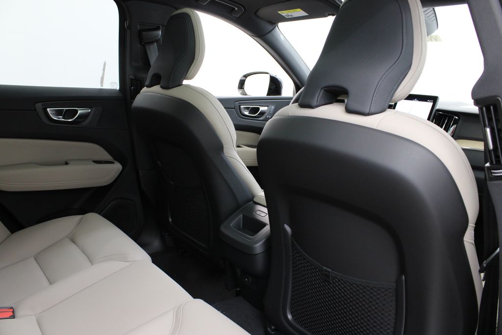 2026 Volvo XC60 Plus - Photo 21