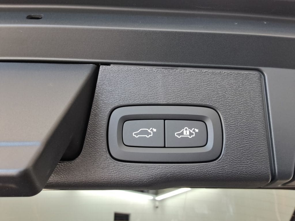 2026 Volvo XC60 Plus - Photo 22