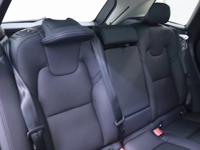 2025 Volvo XC60 Plus - Photo 15