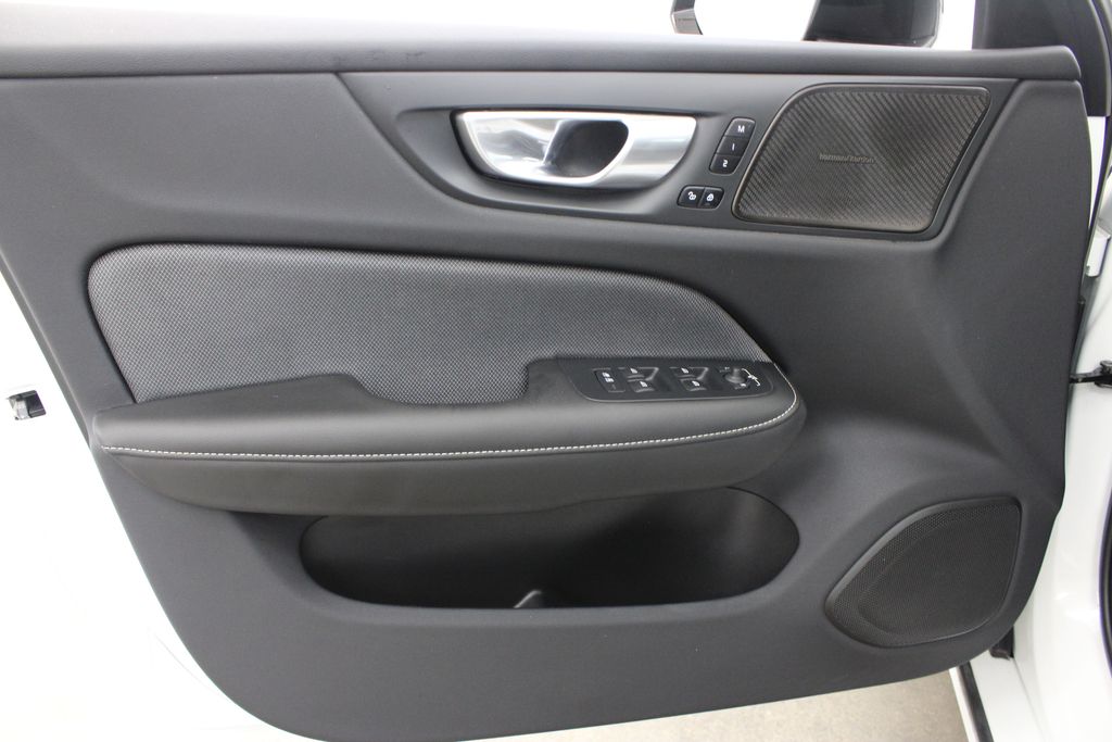2024 Volvo S60 Plus - Photo 18