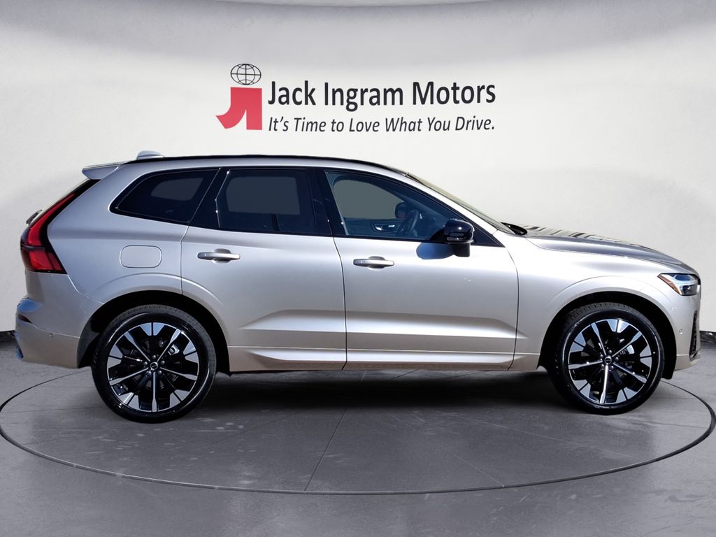 2026 Volvo XC60 Plus - Photo 6