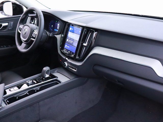 2025 Volvo XC60 Plus - Photo 17