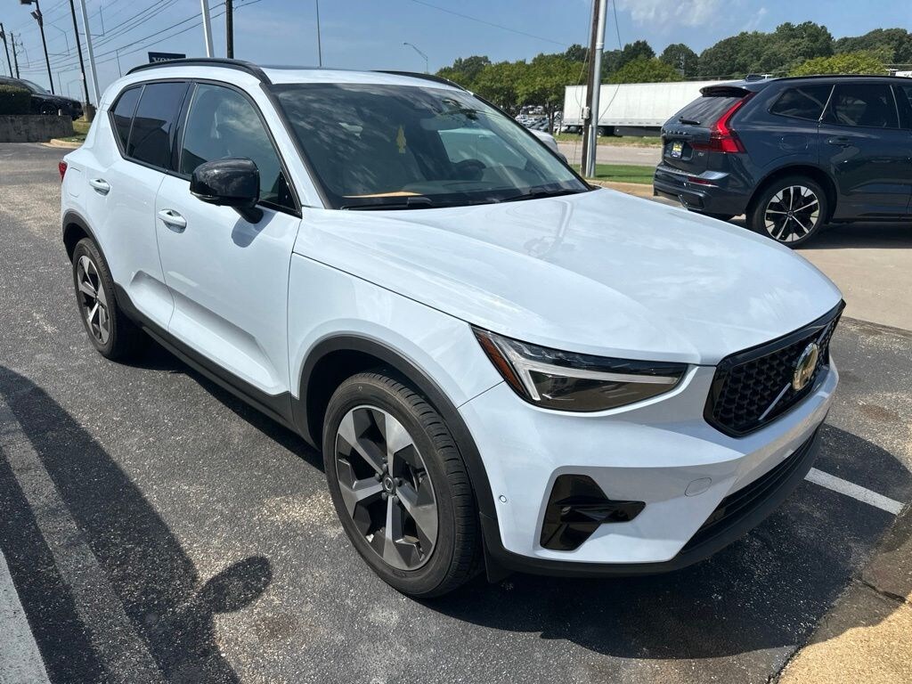Used 2024 Volvo XC40 B5 Plus Dark Theme SUV