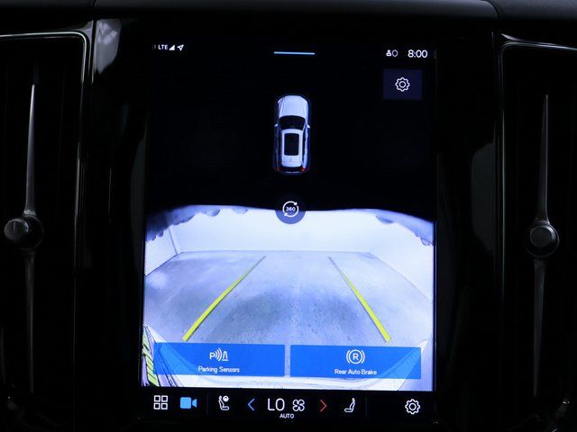 2025 Volvo XC60 Plus - Photo 8