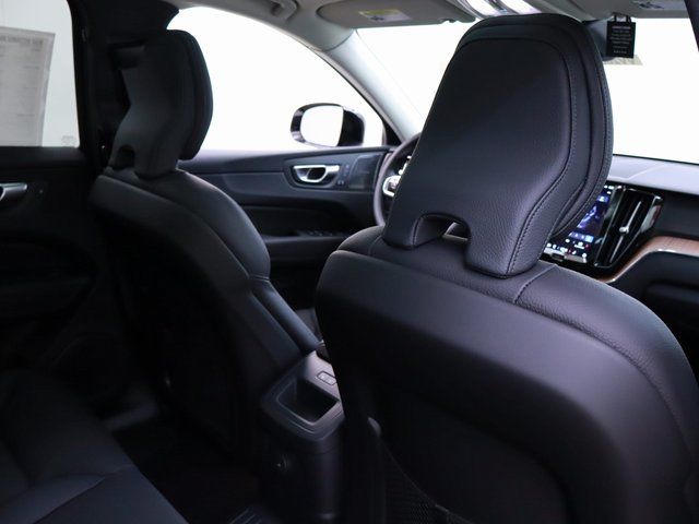 2024 Volvo XC60 Plus - Photo 14