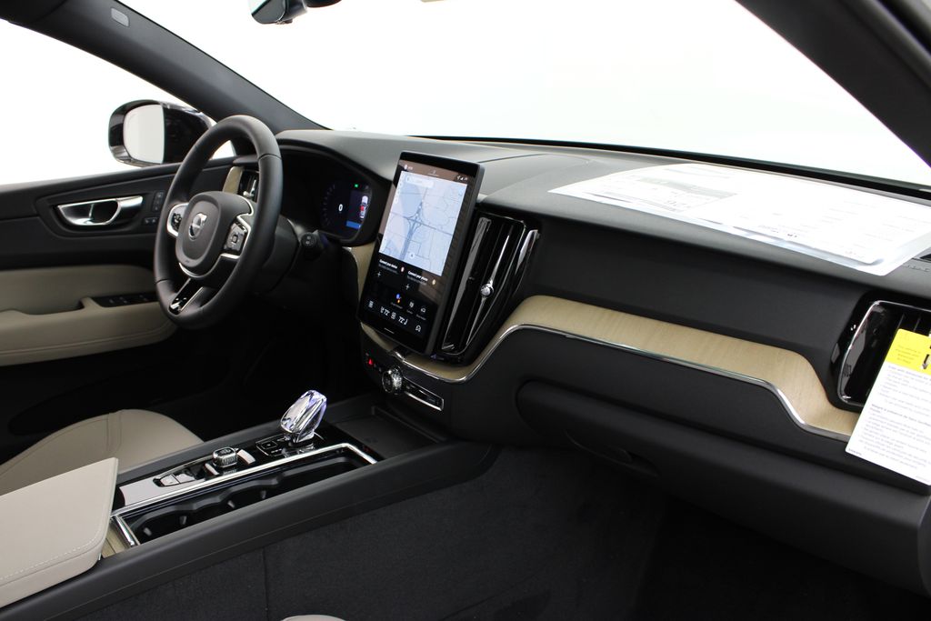 2026 Volvo XC60 Plus - Photo 26