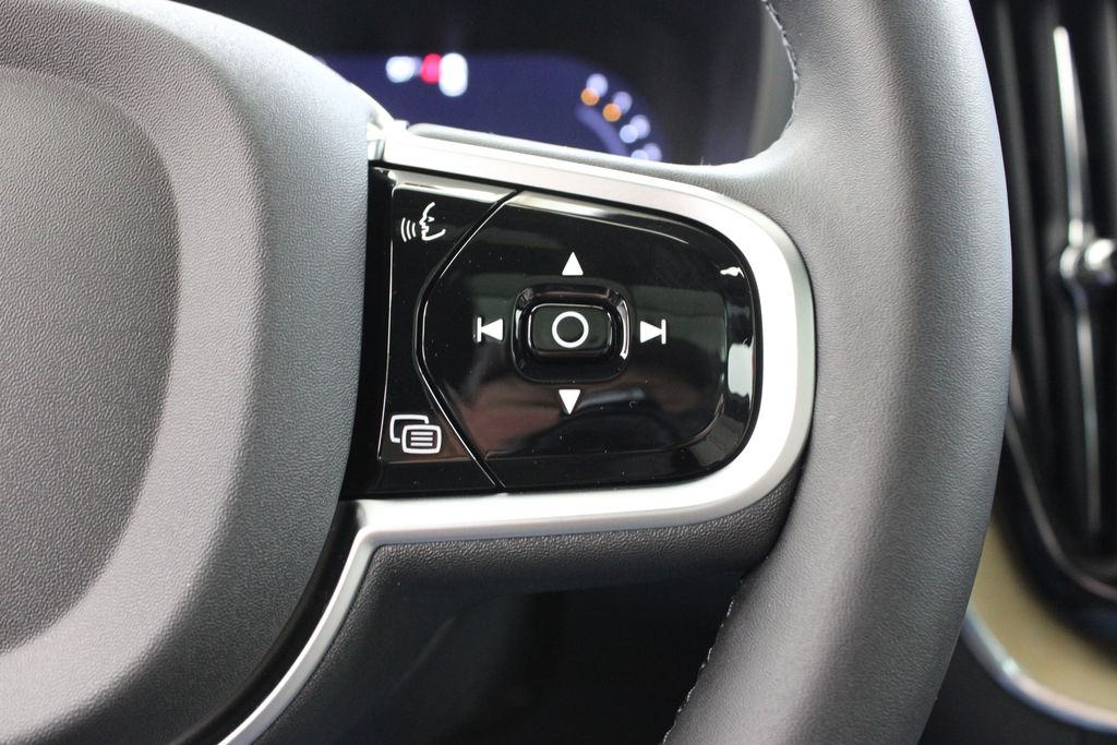 2026 Volvo XC60 Plus - Photo 28