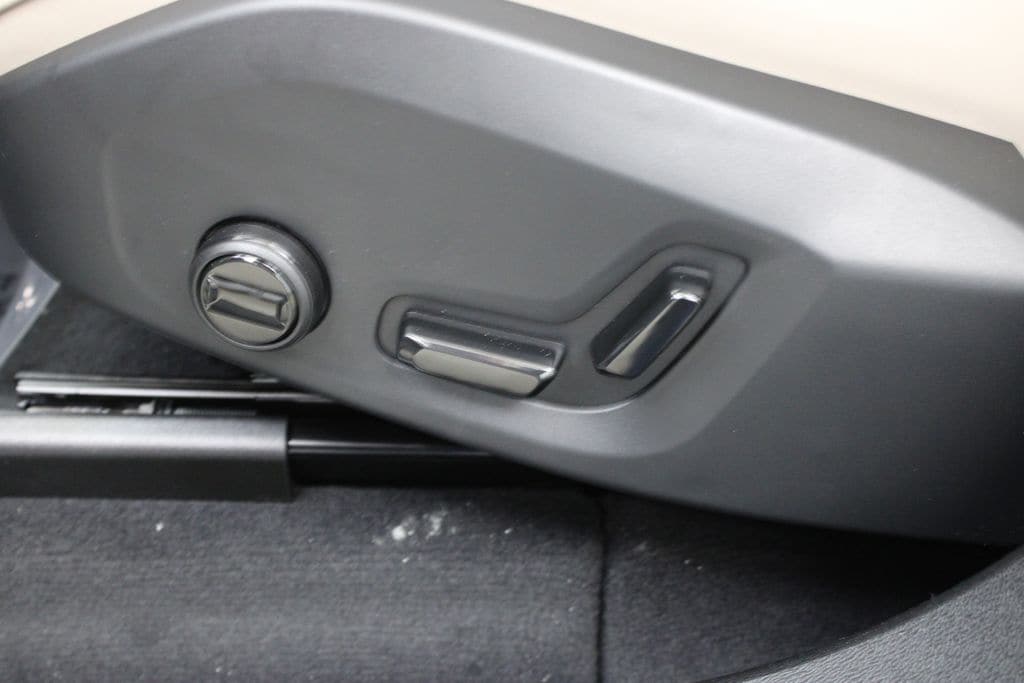 2026 Volvo XC60 Plus - Photo 20