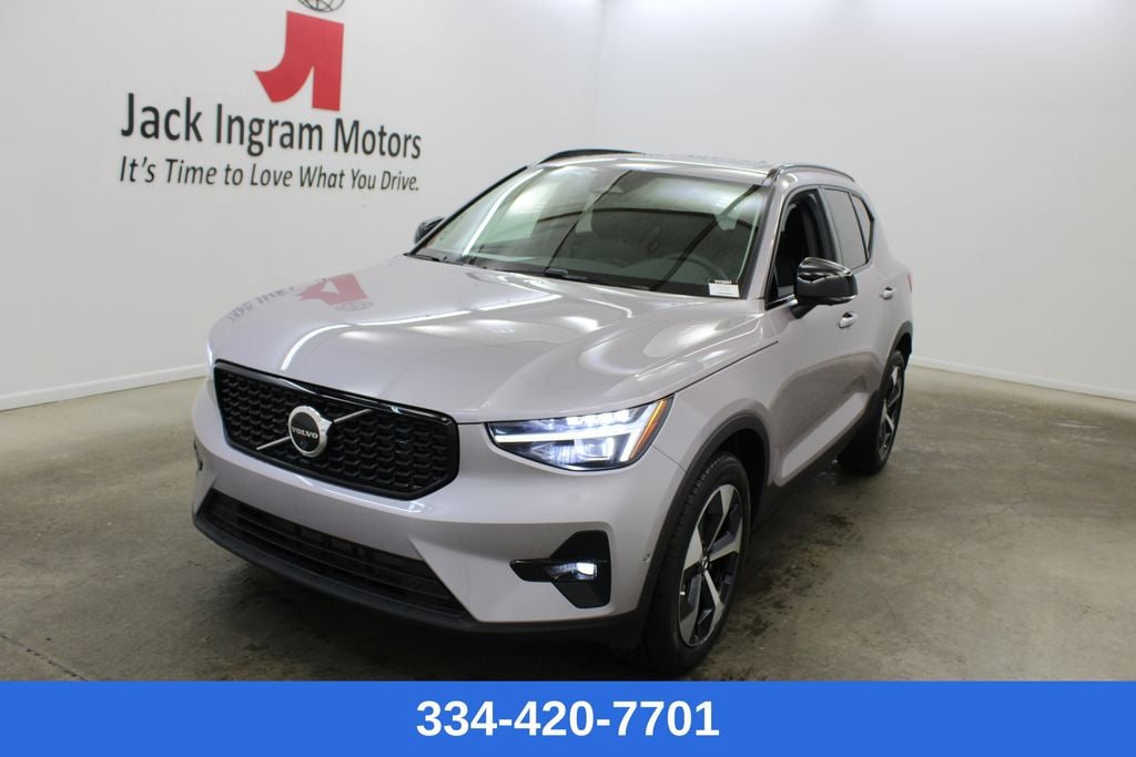 2026 Volvo XC40 B5 Plus Dark AWD's photo