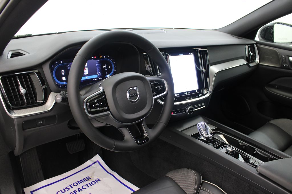 2024 Volvo S60 Plus - Photo 17