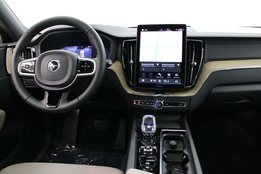 2026 Volvo XC60 Plus - Photo 9