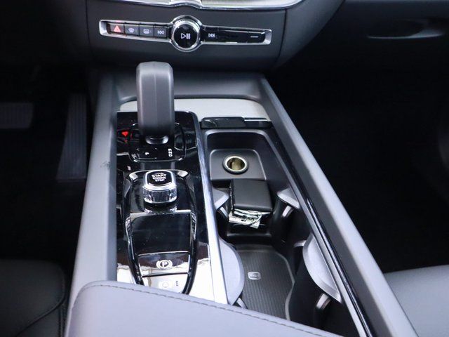 2025 Volvo XC60 Plus - Photo 24