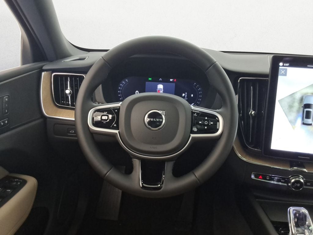 2026 Volvo XC60 Plus - Photo 14