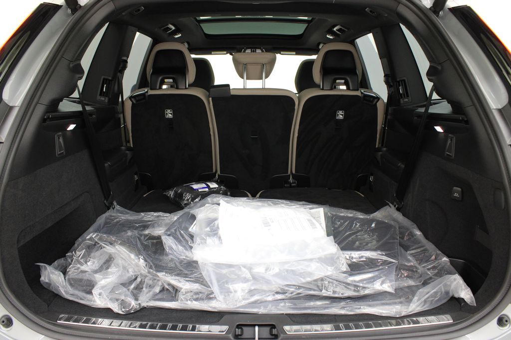 2026 Volvo XC90 Plus - Photo 31