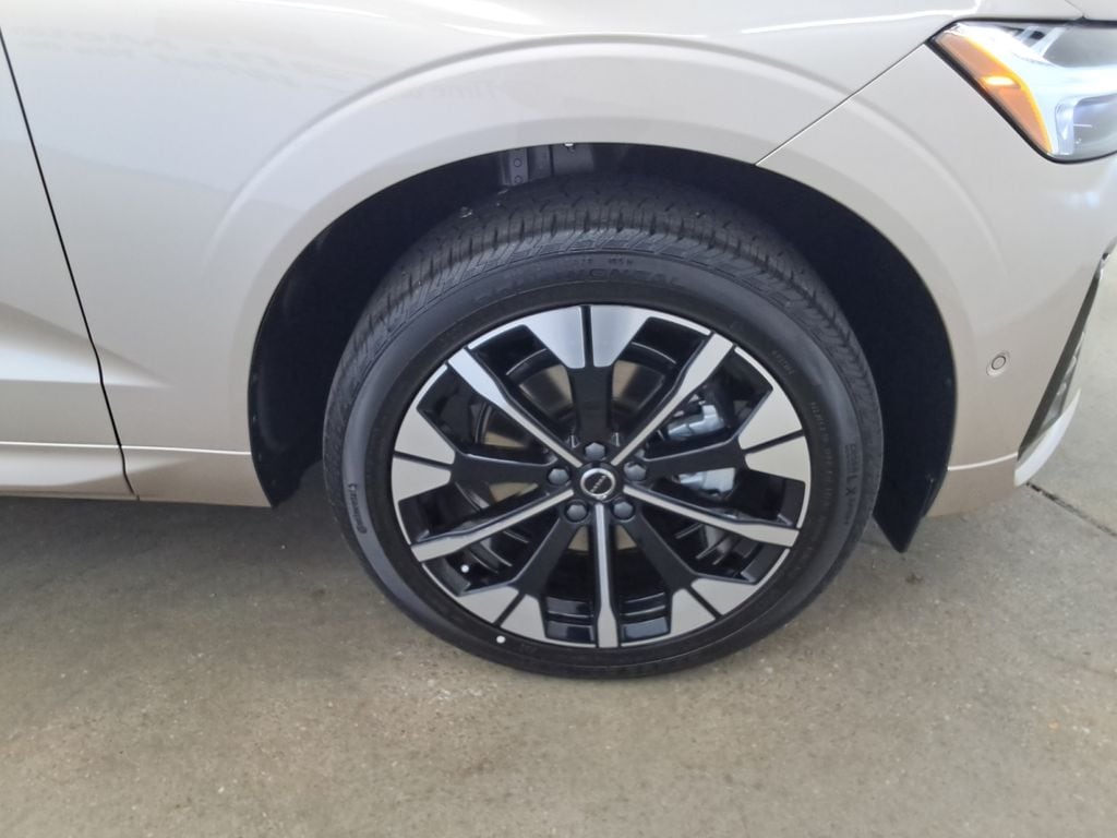 2026 Volvo XC60 Plus - Photo 25