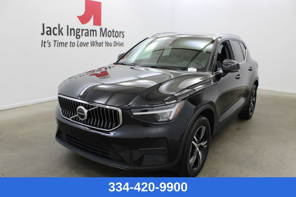 2025 Volvo XC40 B5 Core Bright AWD's photo