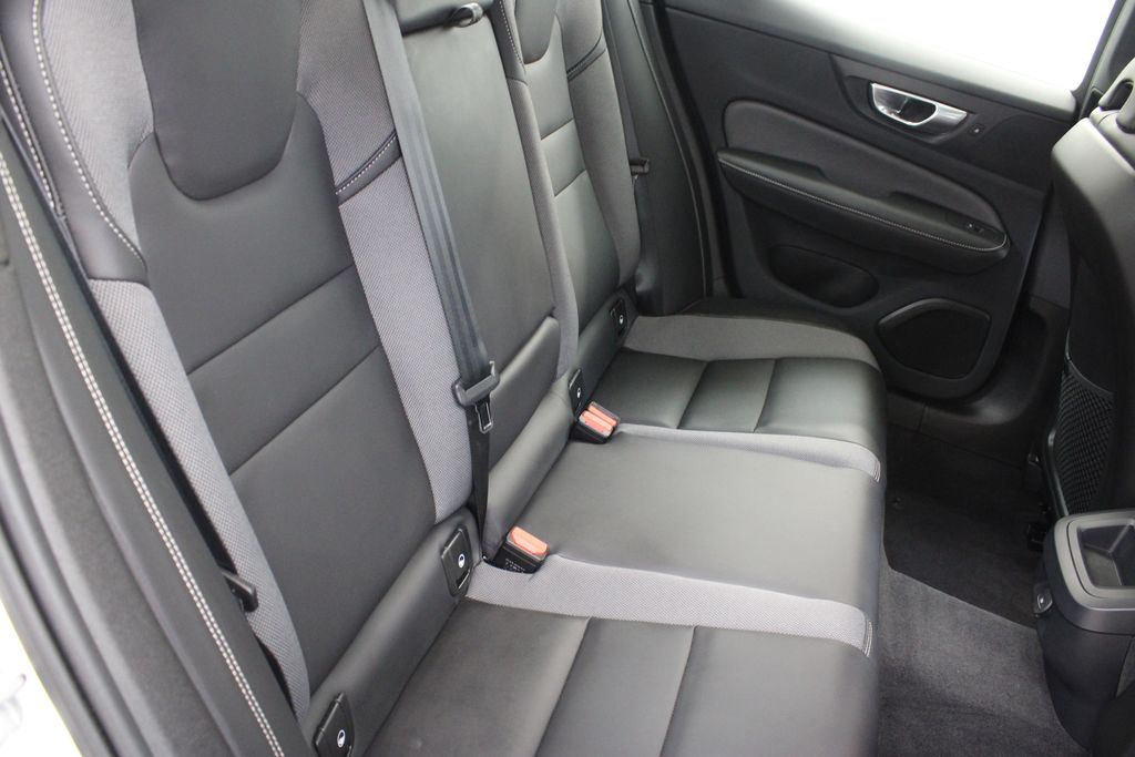2024 Volvo S60 Plus - Photo 22