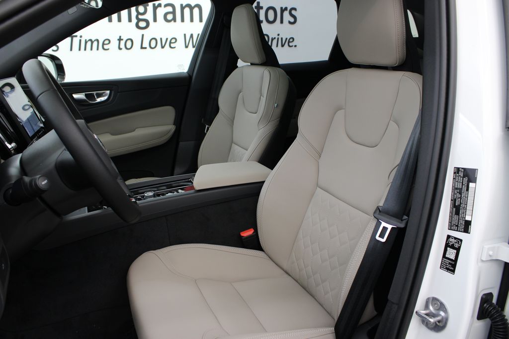 2026 Volvo XC60 Plus - Photo 15