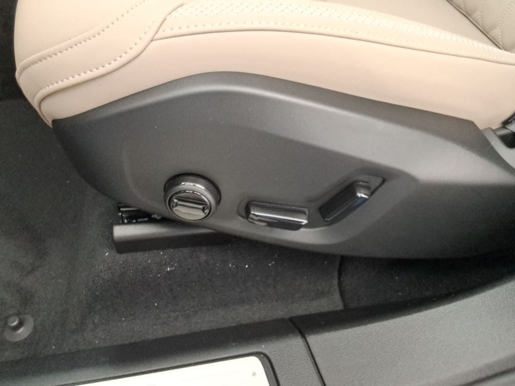 2026 Volvo XC60 Plus - Photo 20
