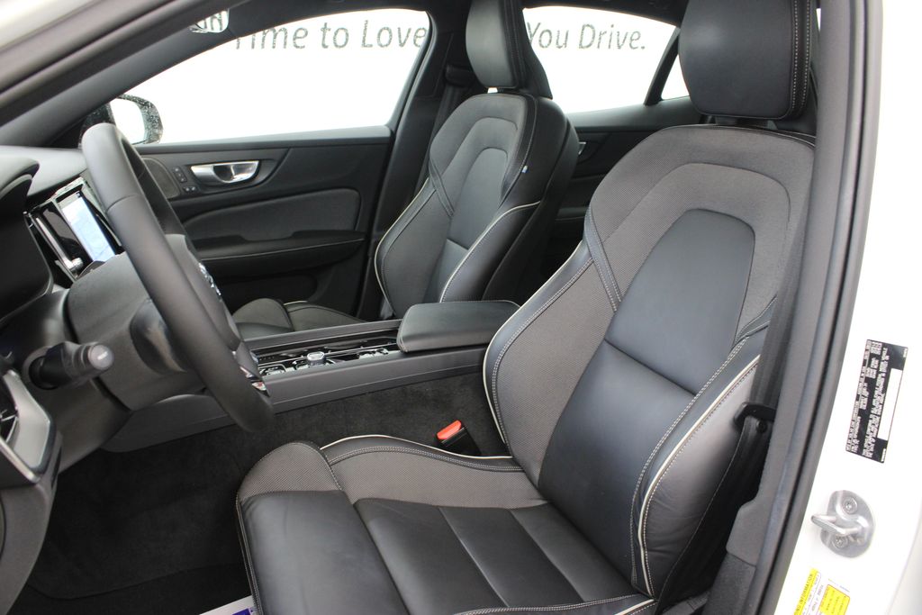 2024 Volvo S60 Plus - Photo 16