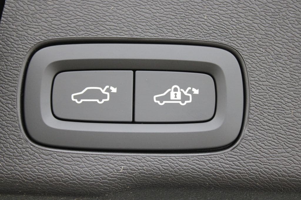 2026 Volvo XC60 Plus - Photo 32