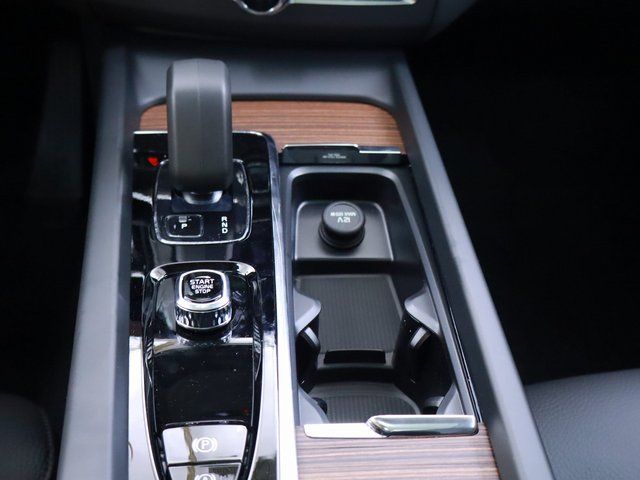 2024 Volvo XC60 Plus - Photo 24