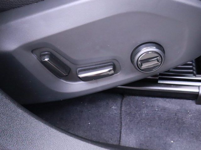 2025 Volvo XC60 Plus - Photo 16