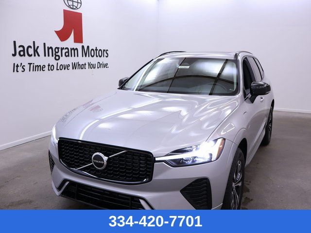 2025 Volvo XC60 T8 Core Dark AWD's photo