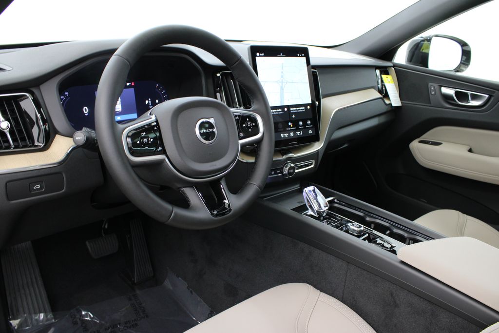 2026 Volvo XC60 Plus - Photo 16
