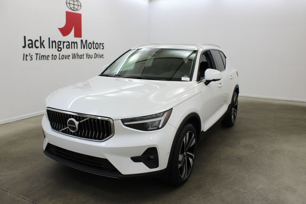 Certified 2024 Volvo XC40 B5 Plus Bright Theme SUV