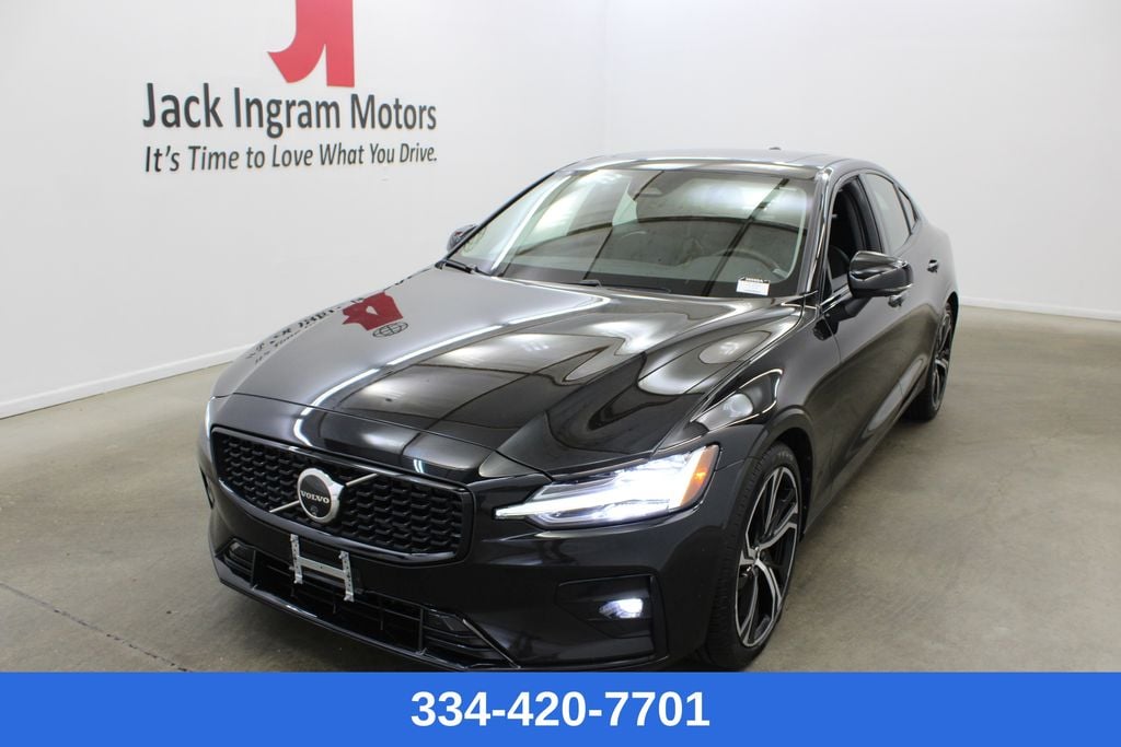 2024 Volvo S60 B5 Plus Dark Theme AWD's photo
