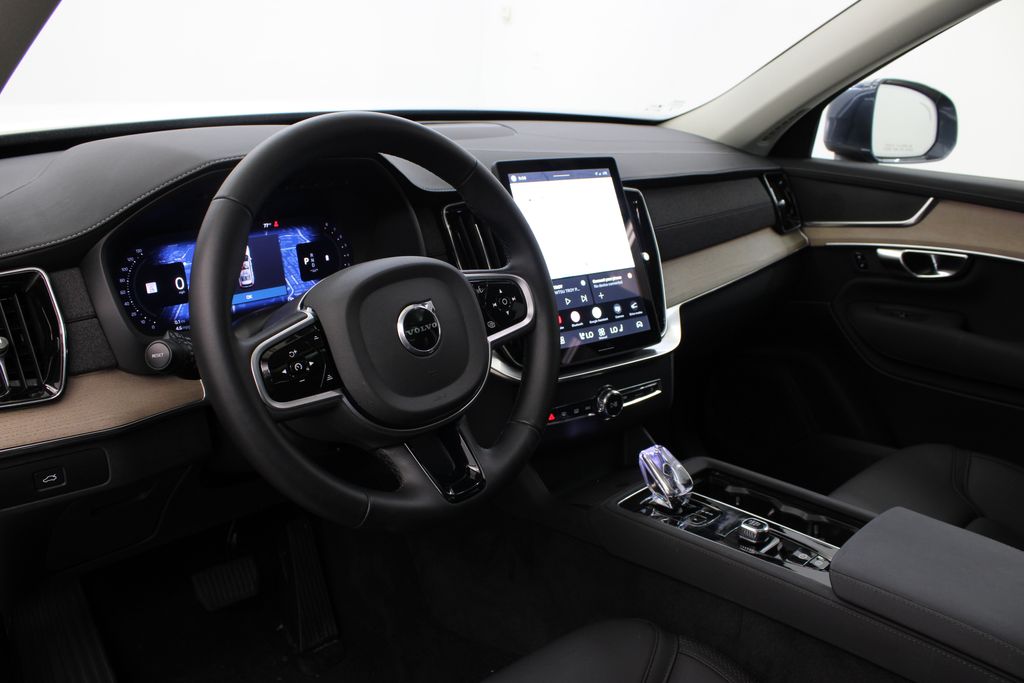 2025 Volvo XC90 Plus - Photo 16