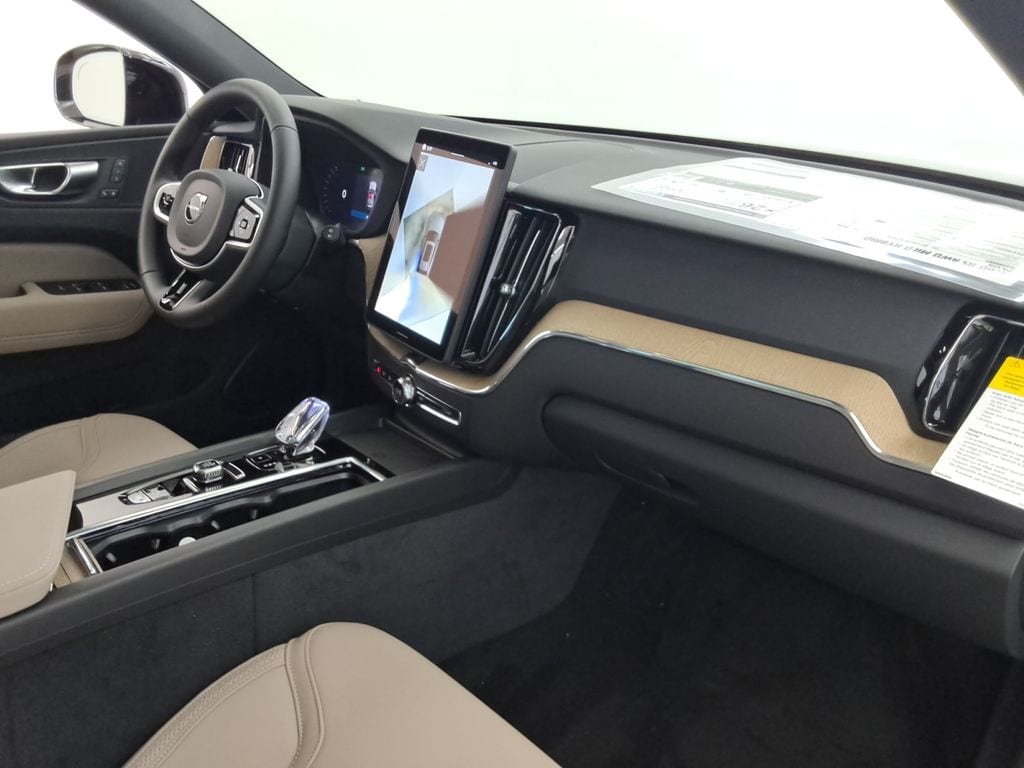 2026 Volvo XC60 Plus - Photo 24