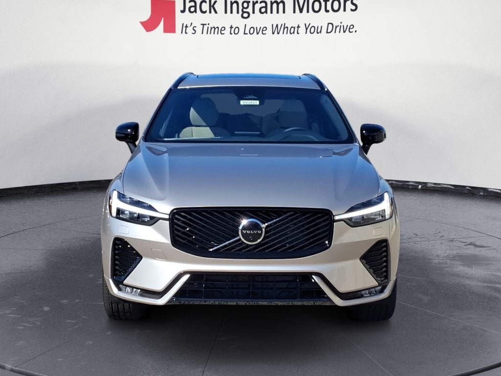 2026 Volvo XC60 Plus - Photo 8