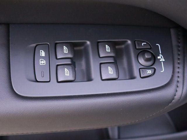 2024 Volvo XC60 Plus - Photo 11