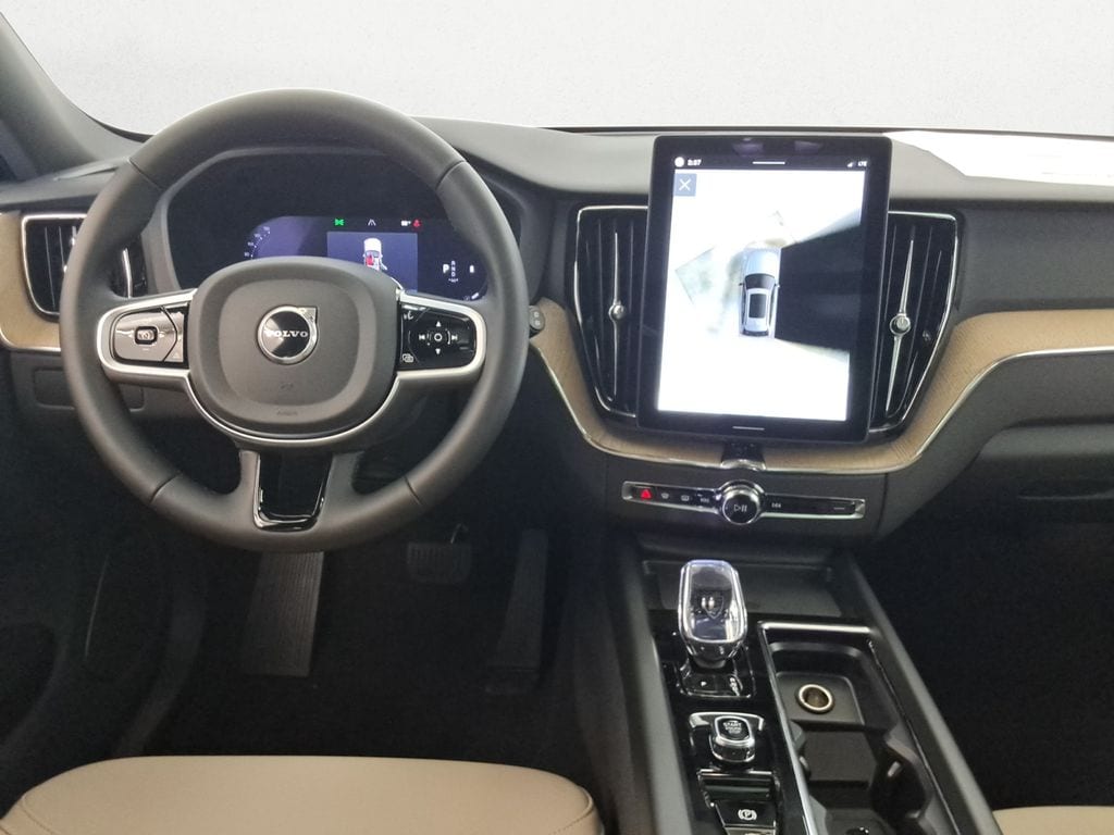 2026 Volvo XC60 Plus - Photo 9