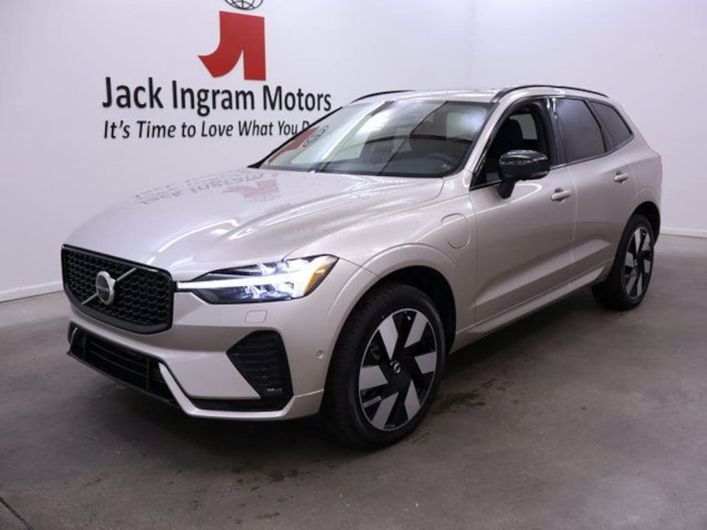 Used 2025 Volvo XC60 plug-in hybrid T8 Plus SUV