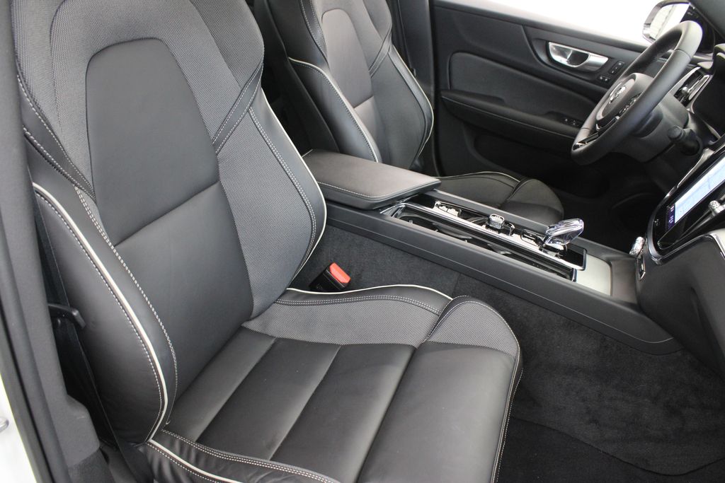 2024 Volvo S60 Plus - Photo 26