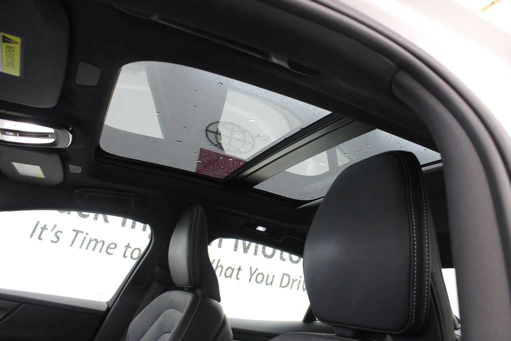 2024 Volvo S60 Plus - Photo 14