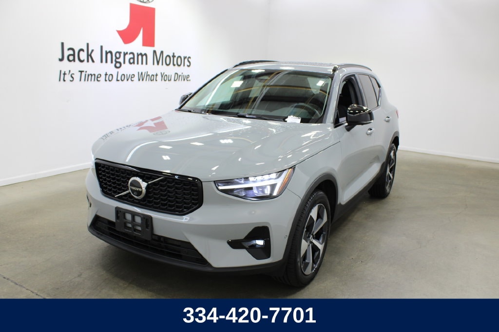 2026 Volvo XC40 SUV 