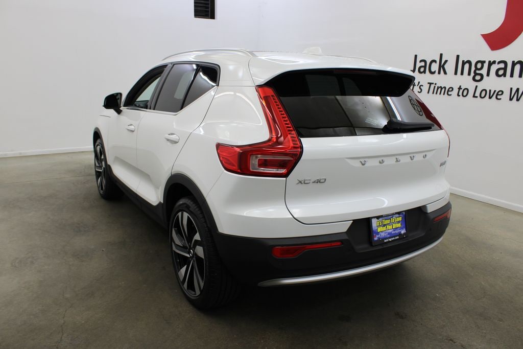 Certified 2024 Volvo XC40 B5 Plus Bright Theme SUV