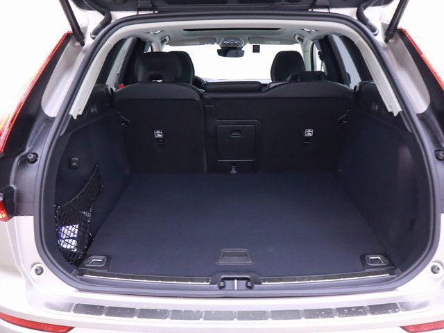 2025 Volvo XC60 Plus - Photo 27