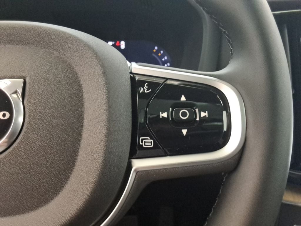 2026 Volvo XC60 Plus - Photo 27