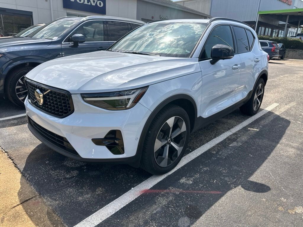 Used 2024 Volvo XC40 B5 Plus Dark Theme SUV
